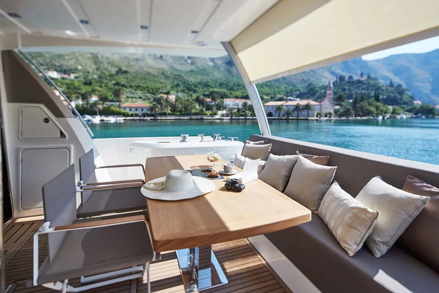 ROMY ONE - photo 9 yacht charter Cannes
