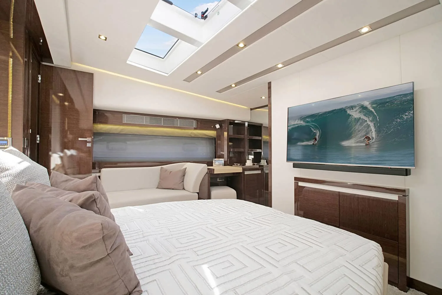 ROMY ONE - photo 20 yacht charter Cannes