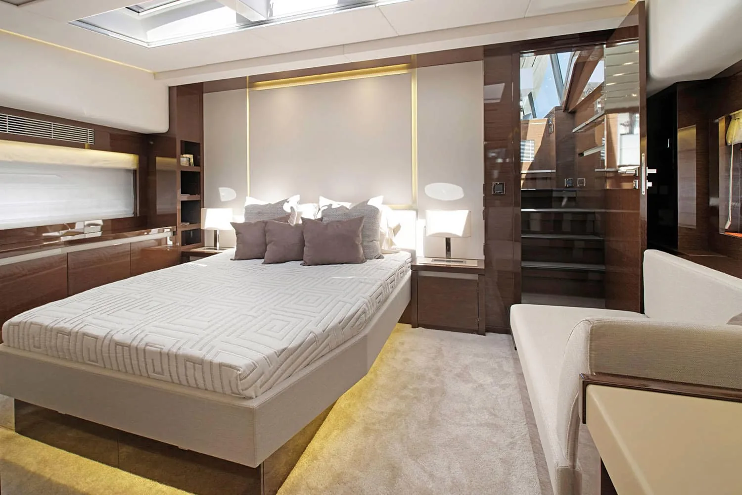 ROMY ONE - photo 27 yacht charter Cannes