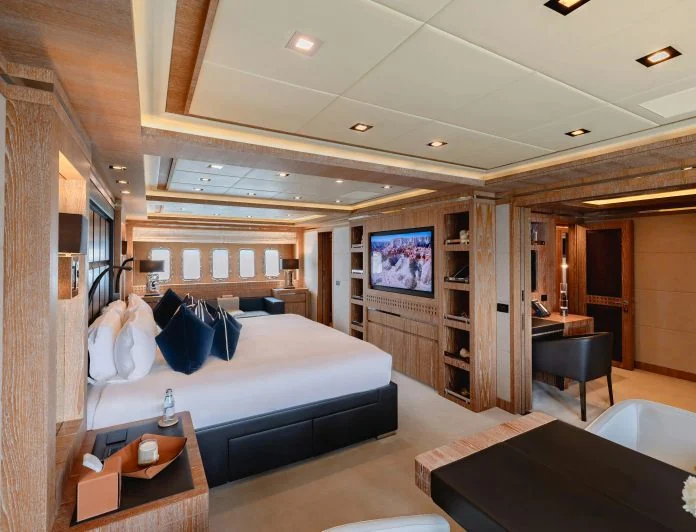 ROYALE X - photo 8, ROYALE X yacht charter
