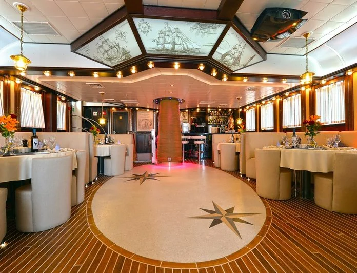 RUNNING ON WAVES - photo 2, RUNNING ON WAVES yacht charter