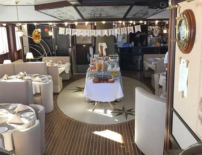 RUNNING ON WAVES - photo 3, RUNNING ON WAVES yacht charter