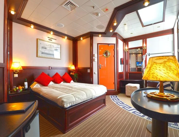 RUNNING ON WAVES - photo 5, RUNNING ON WAVES yacht charter