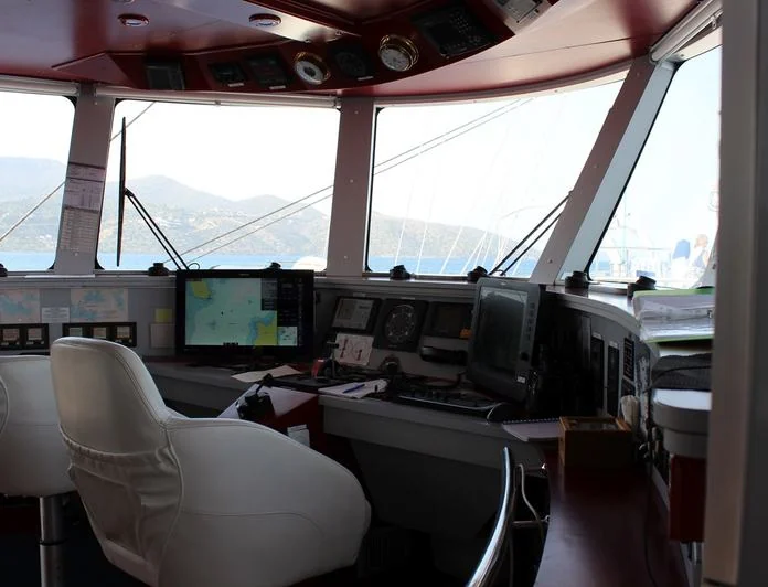 RUNNING ON WAVES - photo 6, RUNNING ON WAVES yacht charter