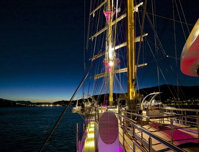 RUNNING ON WAVES - photo 8, RUNNING ON WAVES yacht charter