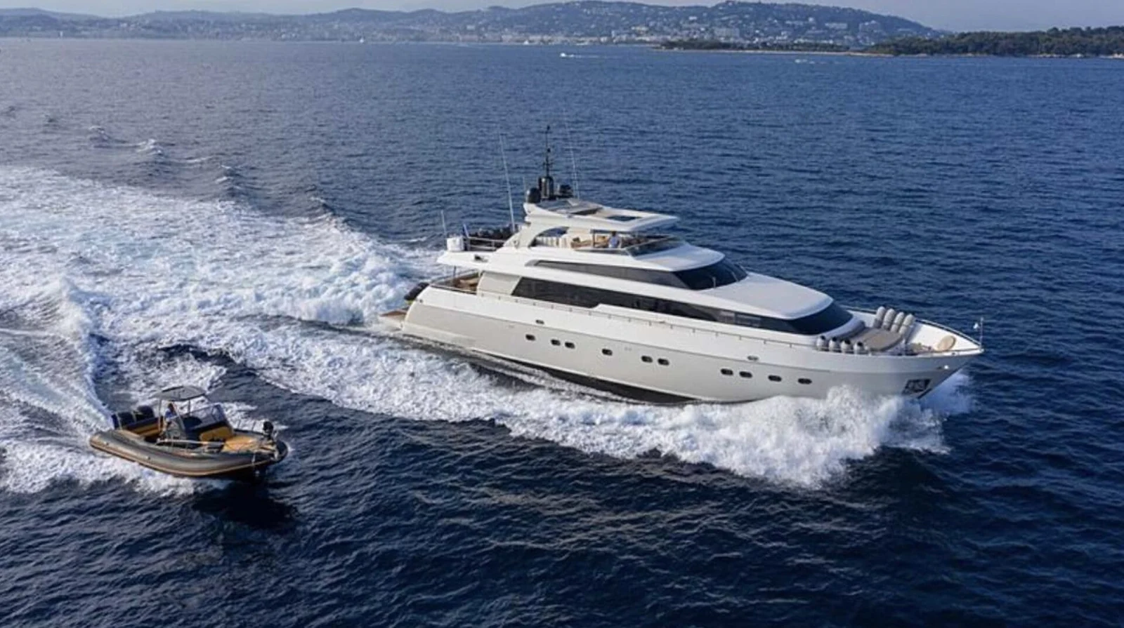 Sanlorenzo SL88 - photo 3 yacht charter Cannes