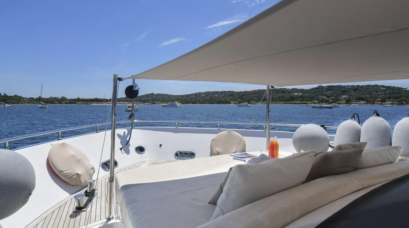 Sanlorenzo SL88 - photo 10 yacht charter Cannes