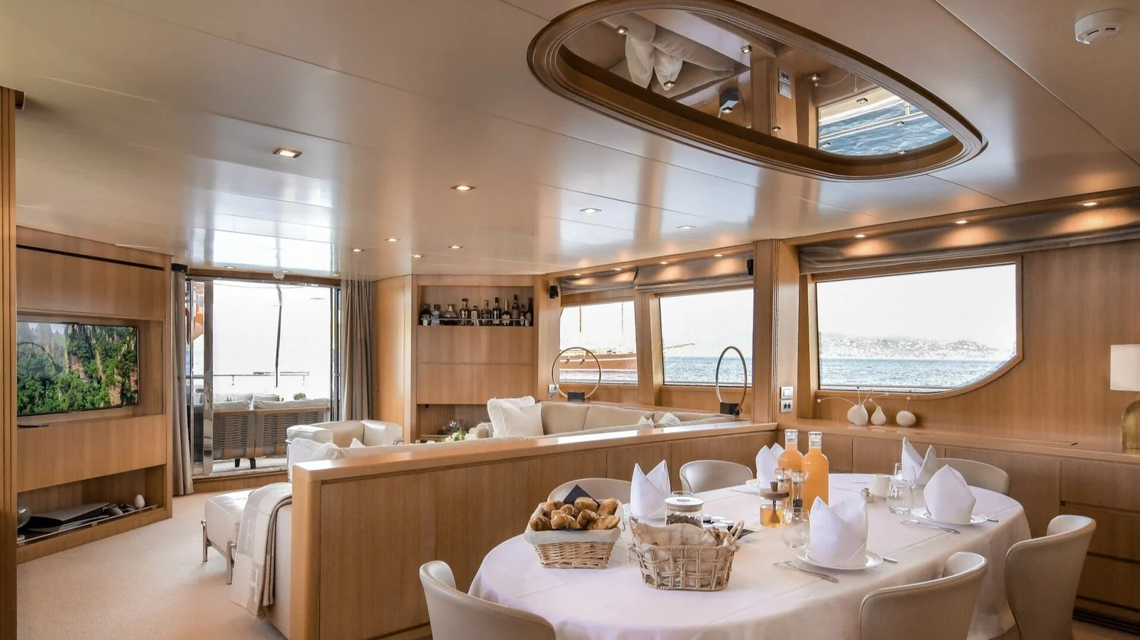 Sanlorenzo SL88 - photo 15 yacht charter Cannes