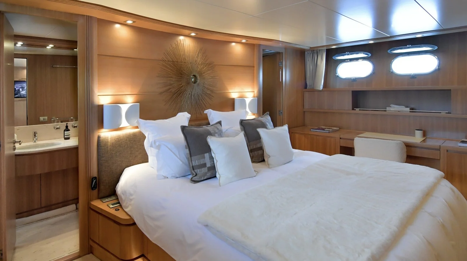 Sanlorenzo SL88 - photo 21 yacht charter Cannes
