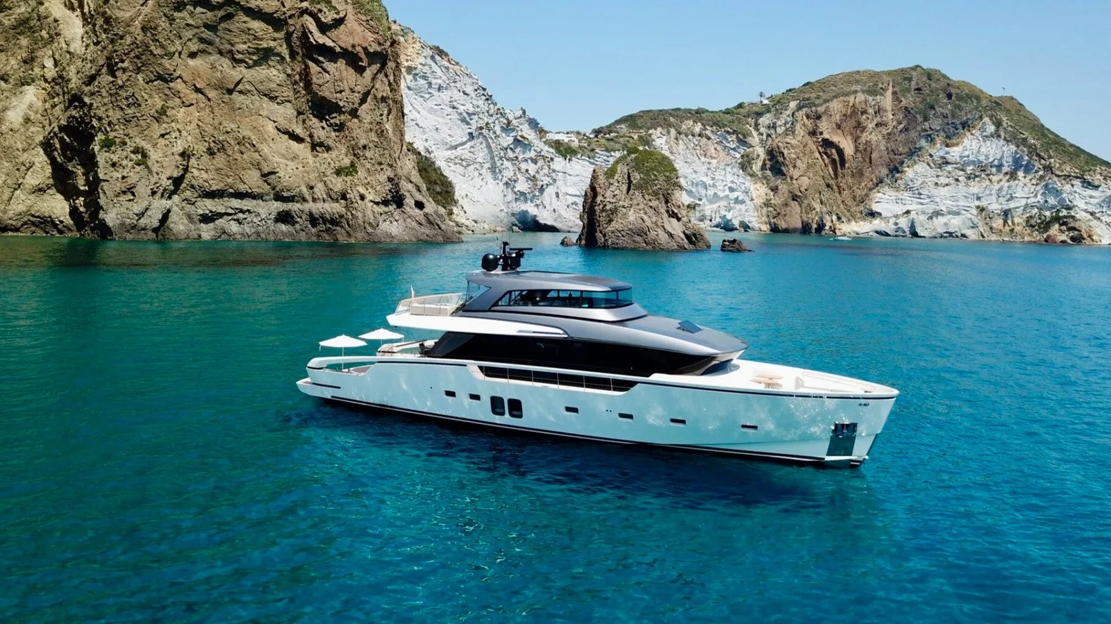 Sanlorenzo SX88 - photo 2 yacht charter Cannes