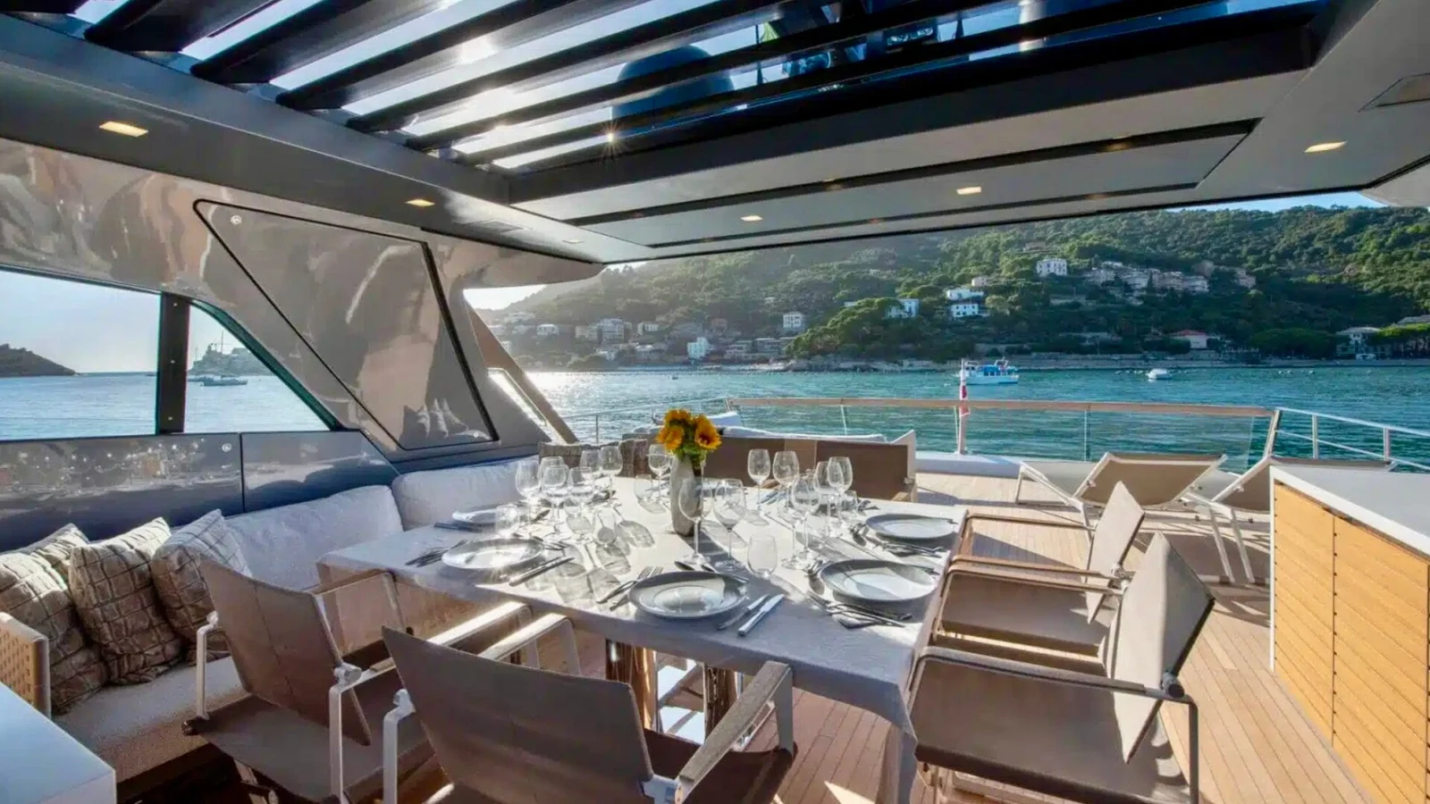 Sanlorenzo SX88 - photo 9 yacht charter Cannes