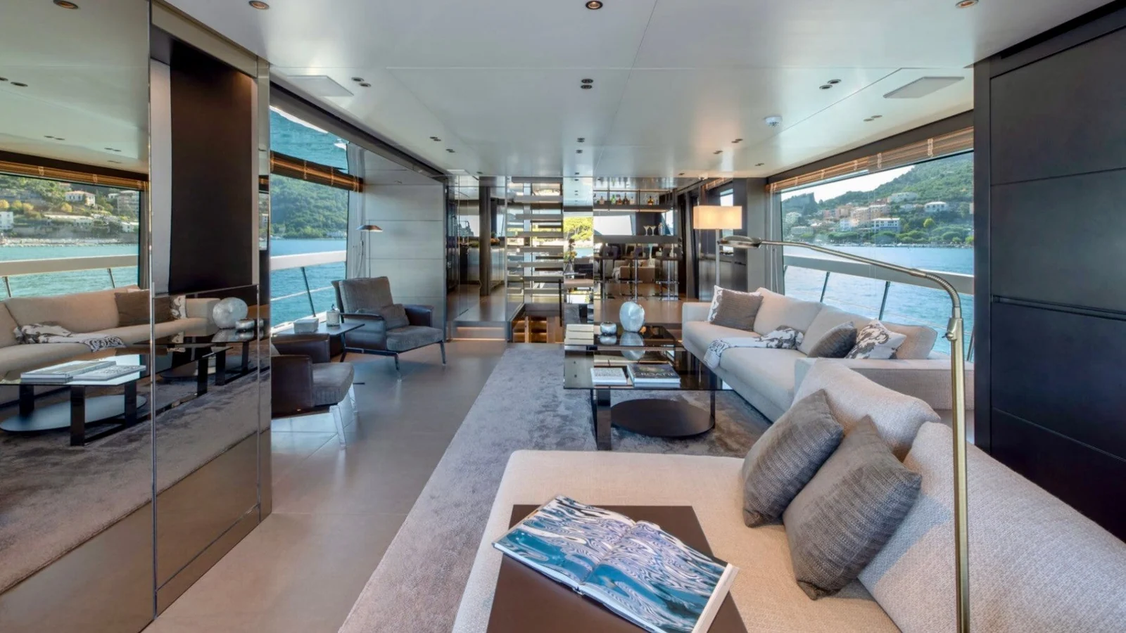 Sanlorenzo SX88 - photo 12 yacht charter Cannes