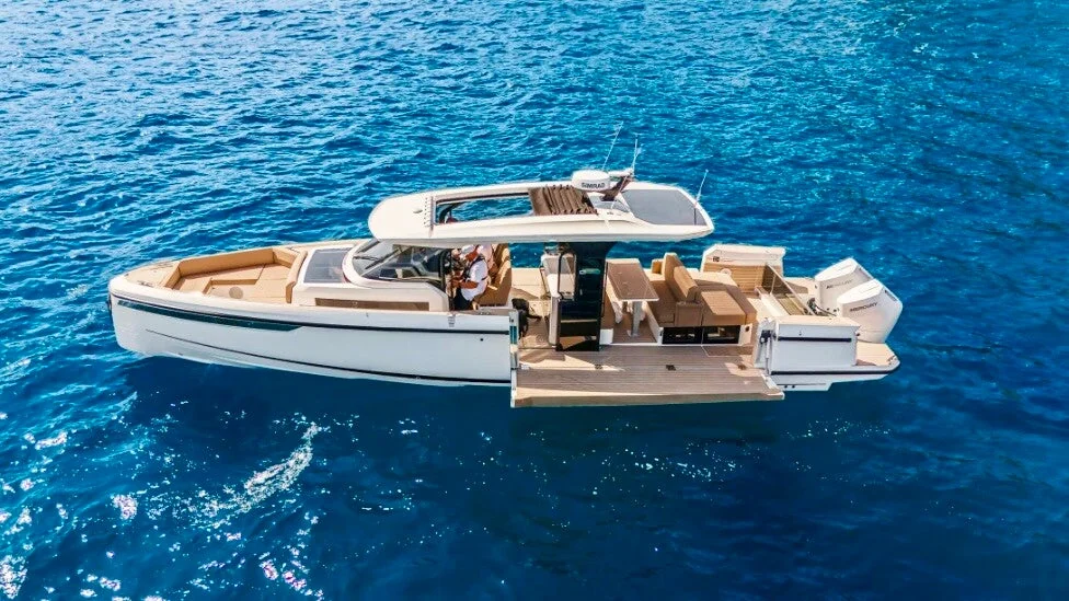 Saxdor 400 GTO - photo 5 yacht charter Cannes