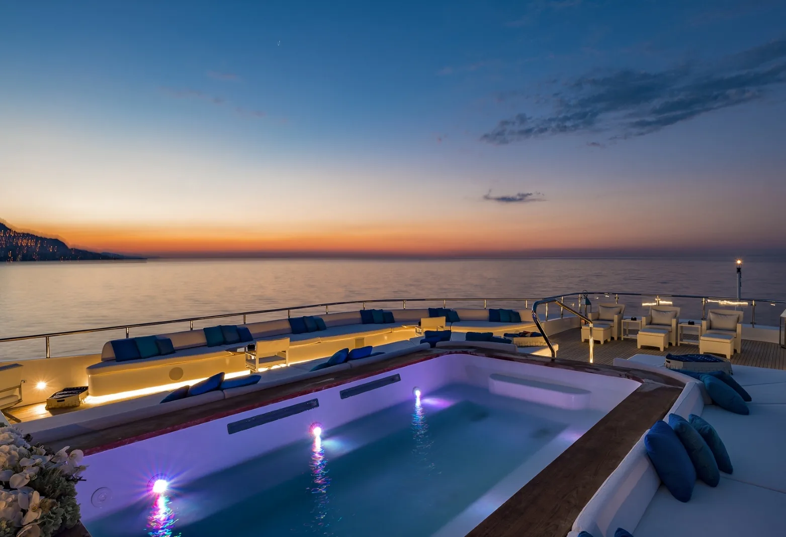 SERENITY - photo 3 location yacht Cannes