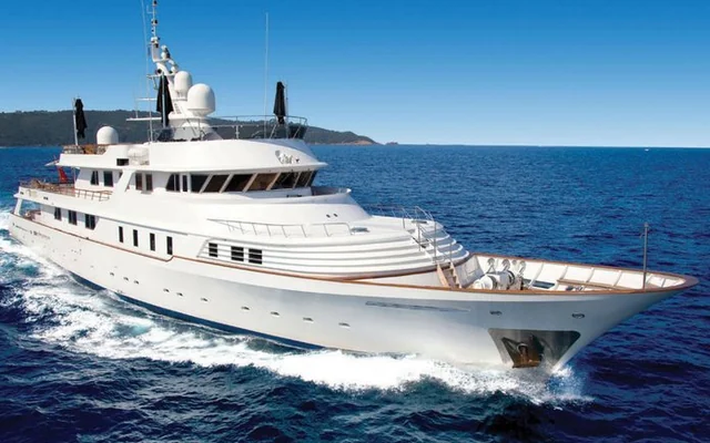 SHAKE N BAKE - classic yacht for week charter