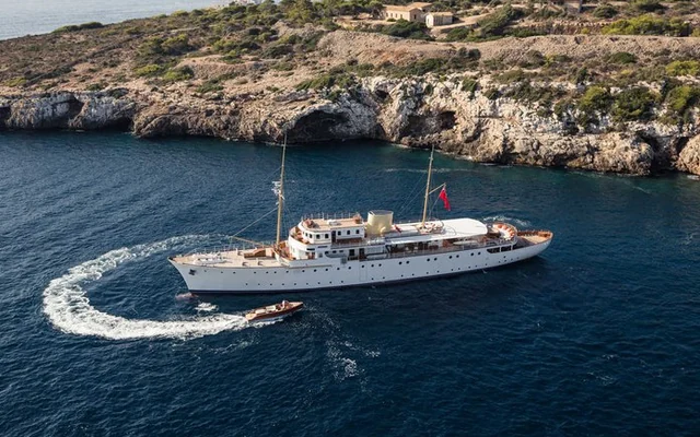 SHEMARA - classic yacht for week charter