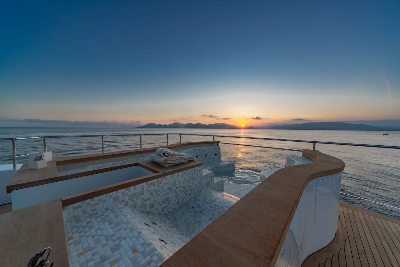 SILVER FOX - photo 14 yacht charter Cannes