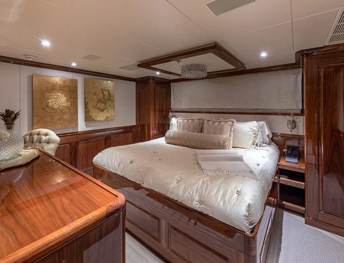 SILVER LINING - photo 8, SILVER LINING yacht charter