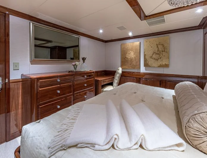 SILVER LINING - photo 9, SILVER LINING yacht charter