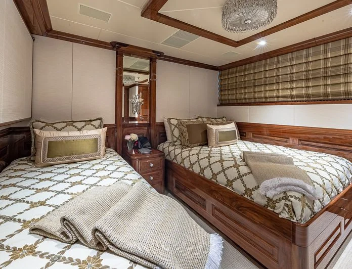 SILVER LINING - photo 10, SILVER LINING yacht charter