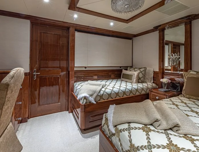 SILVER LINING - photo 11, SILVER LINING yacht charter