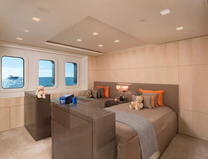 SIREN - photo 6, SIREN yacht charter