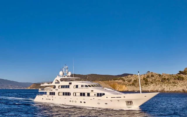 SOJO - superyacht for week charter