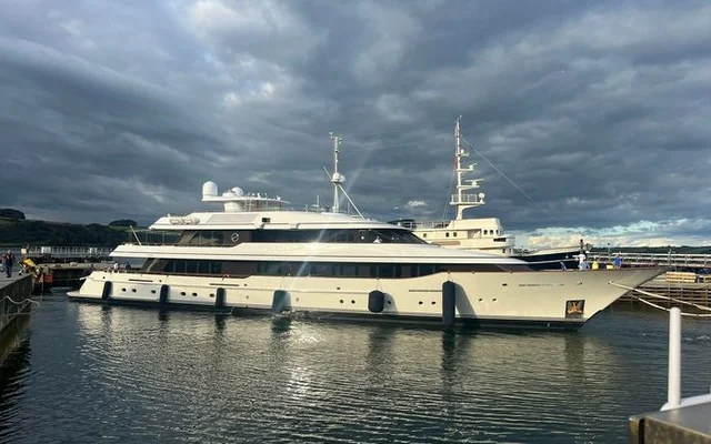 SOLACE - superyacht for week charter