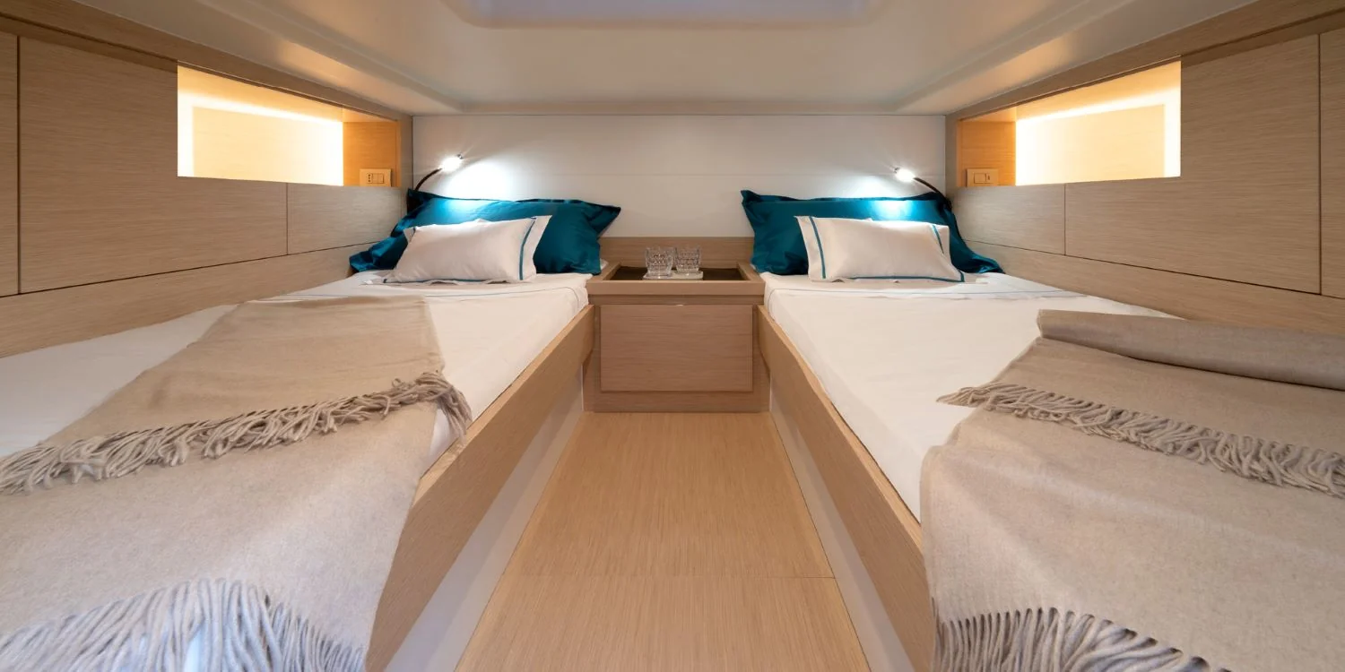 Solaris Power 40 - photo 9 yacht charter Cannes