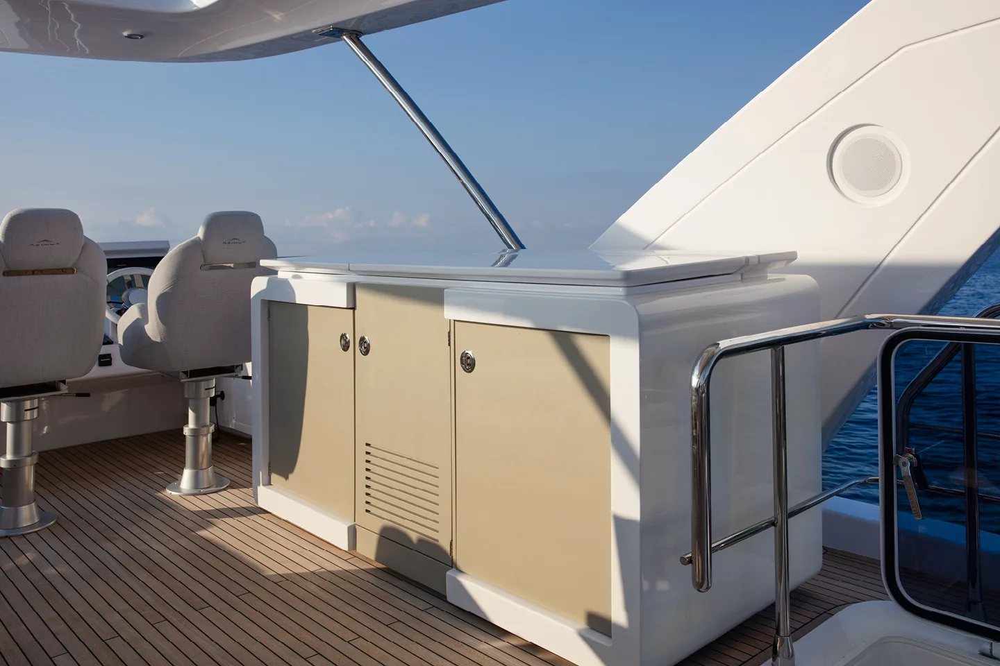 SOLSTICE - photo 18 yacht charter Cannes