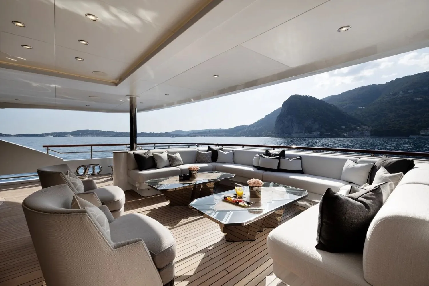 SOUNDWAVE - photo 31 yacht charter Cannes