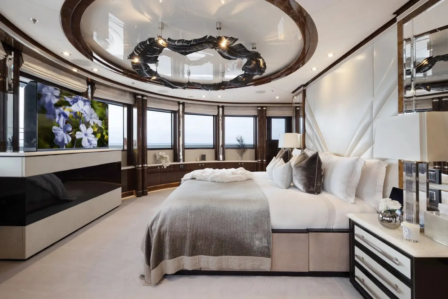 SOUNDWAVE - photo 45 yacht charter Cannes