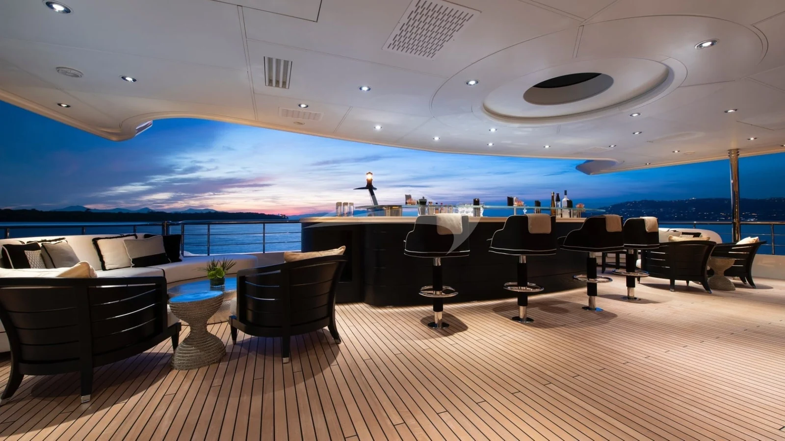Sunrays - photo 16 yacht charter Cannes