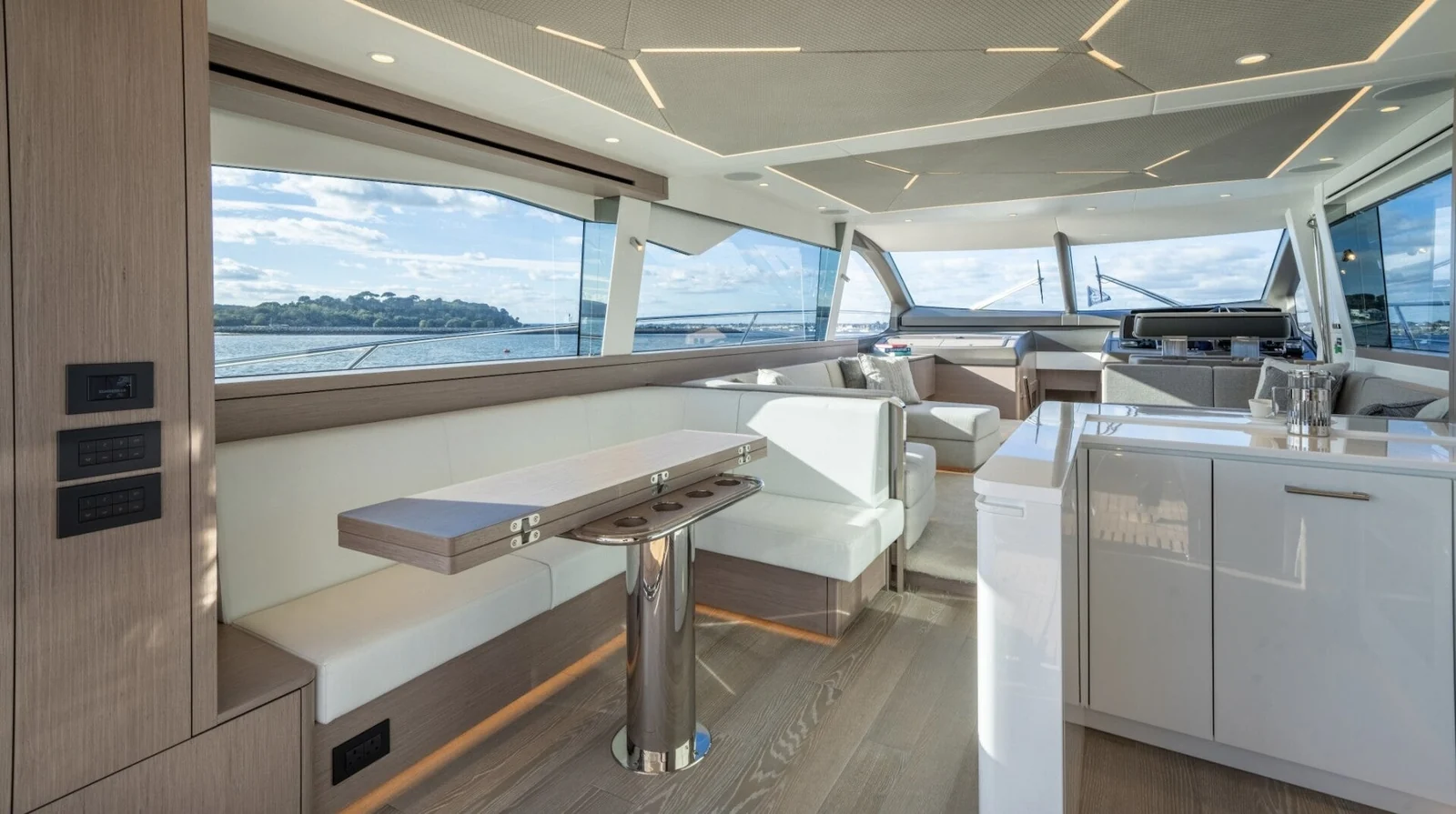 Sunseeker Predator 68 - photo 14 yacht charter Cannes