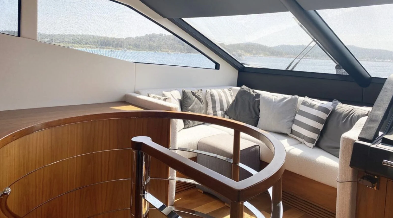 Sunseeker 75 Yacht (SarahLisa) - photo 14 yacht charter Cannes