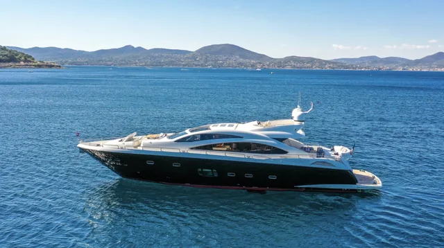 Sunseeker 86 Yacht - yacht charter Cannes