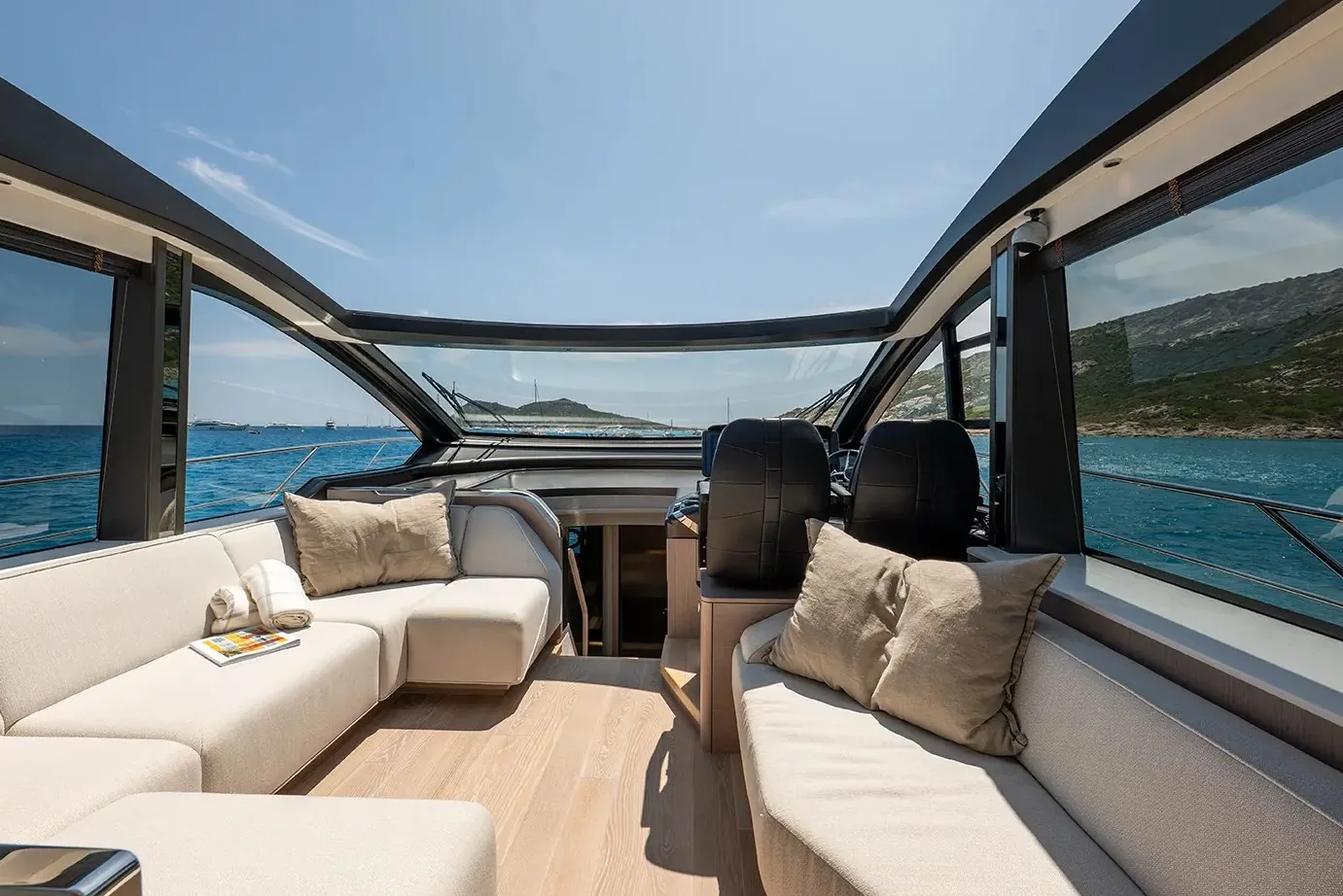 SUNSEEKER PREDATOR 65 - photo 5 yacht charter Cannes