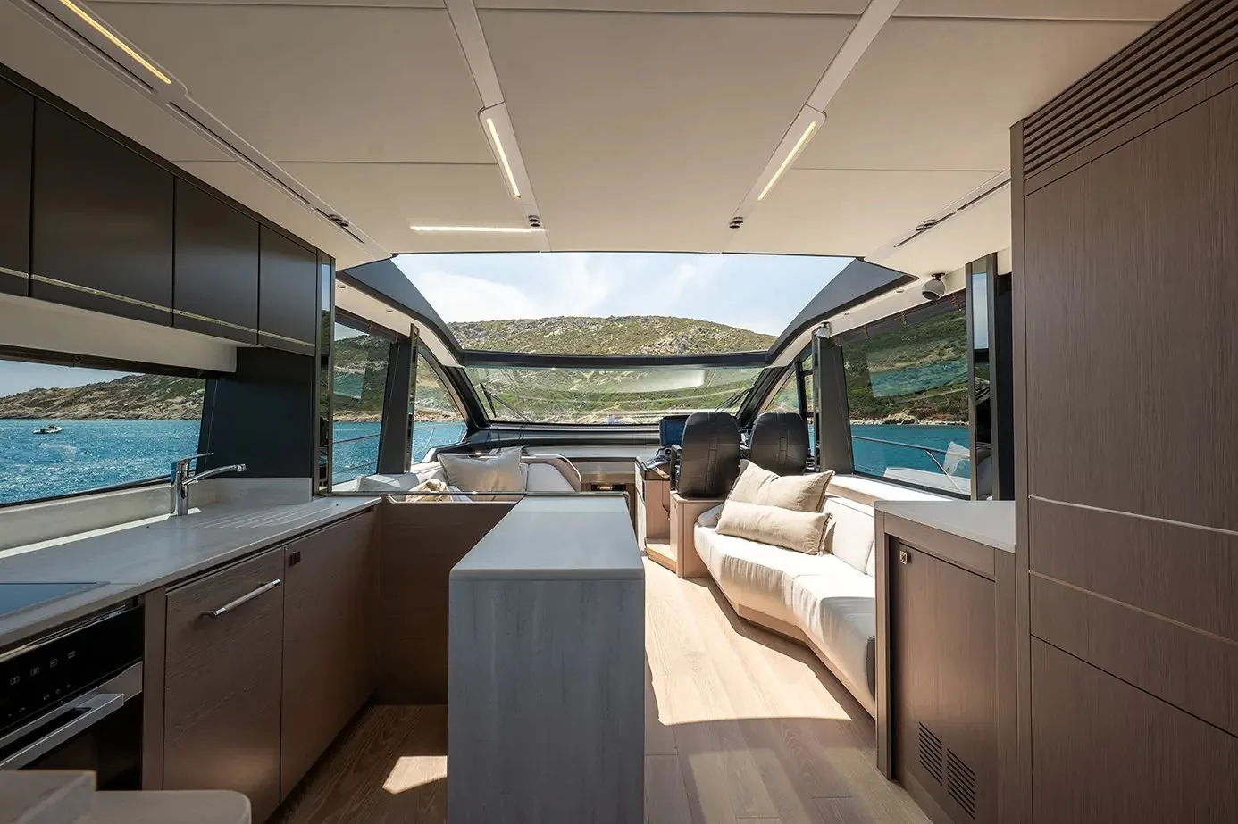 SUNSEEKER PREDATOR 65 - photo 6 yacht charter Cannes