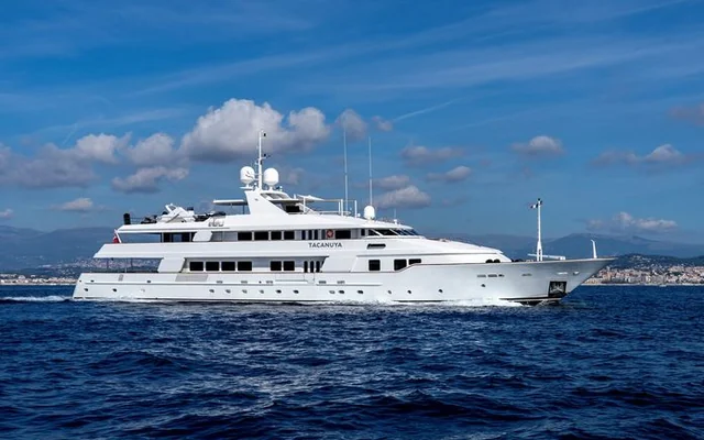 TACANUYA - superyacht for week charter