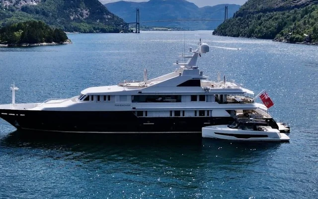TREEHOUSE - superyacht for week charter
