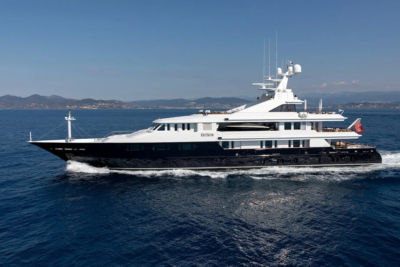 TREEHOUSE - photo 2 yacht charter Cannes