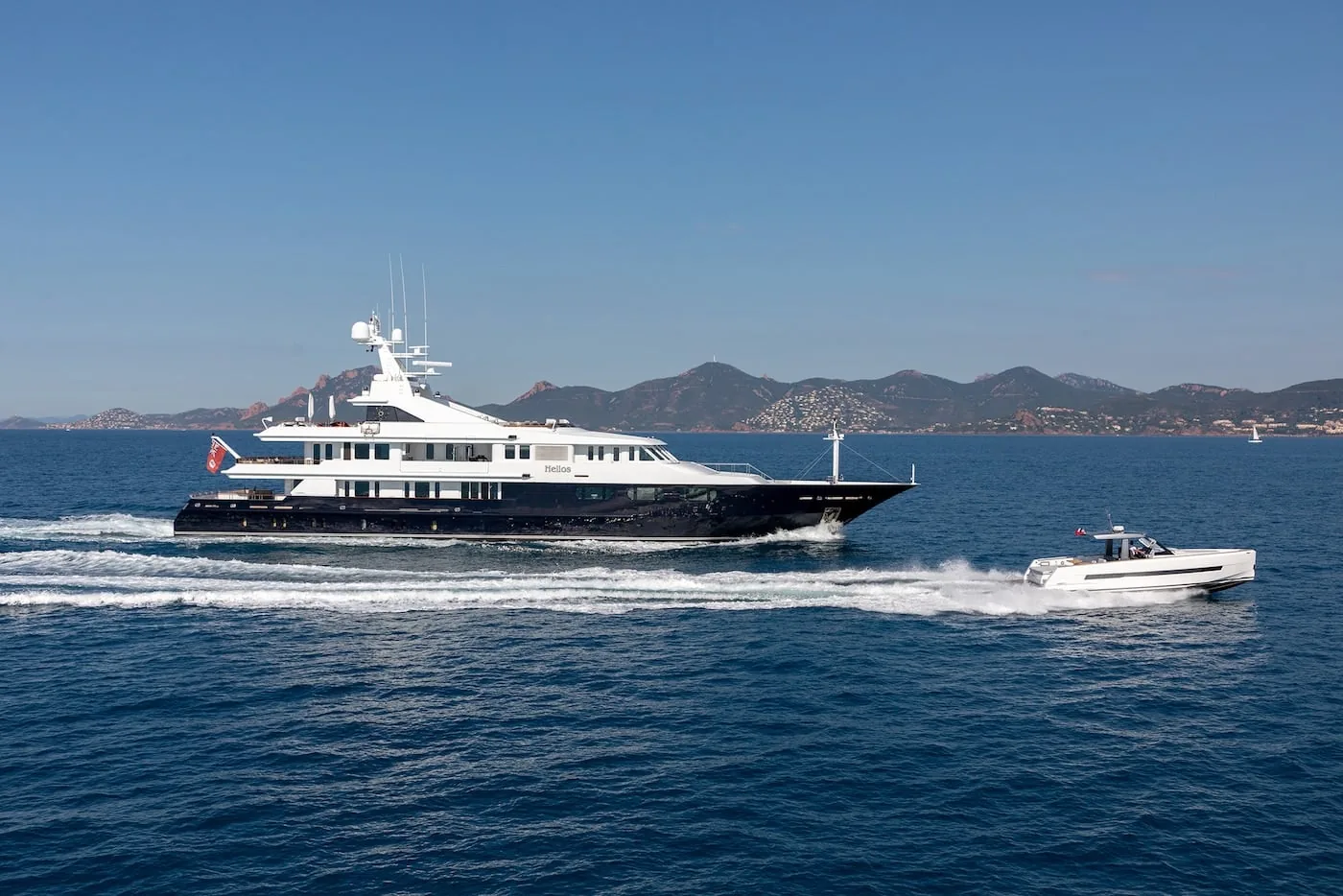 TREEHOUSE - photo 5 yacht charter Cannes