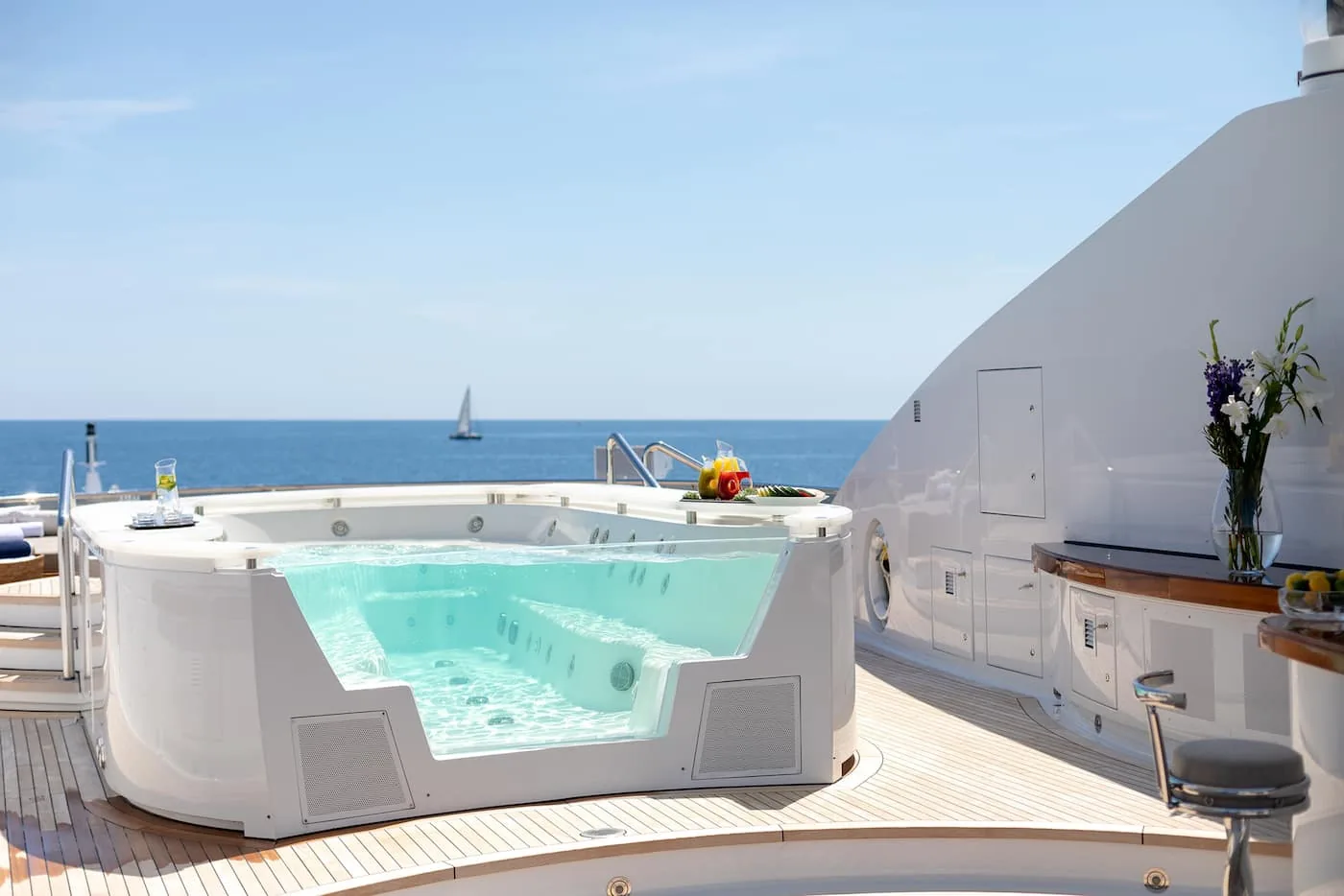 TREEHOUSE - photo 10 yacht charter Cannes