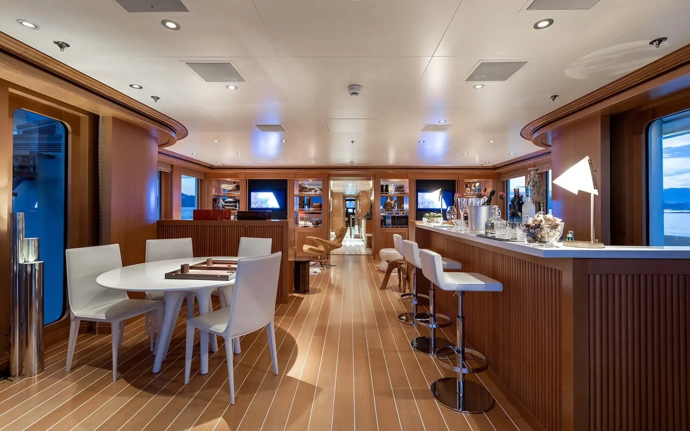 TREEHOUSE - photo 15 yacht charter Cannes