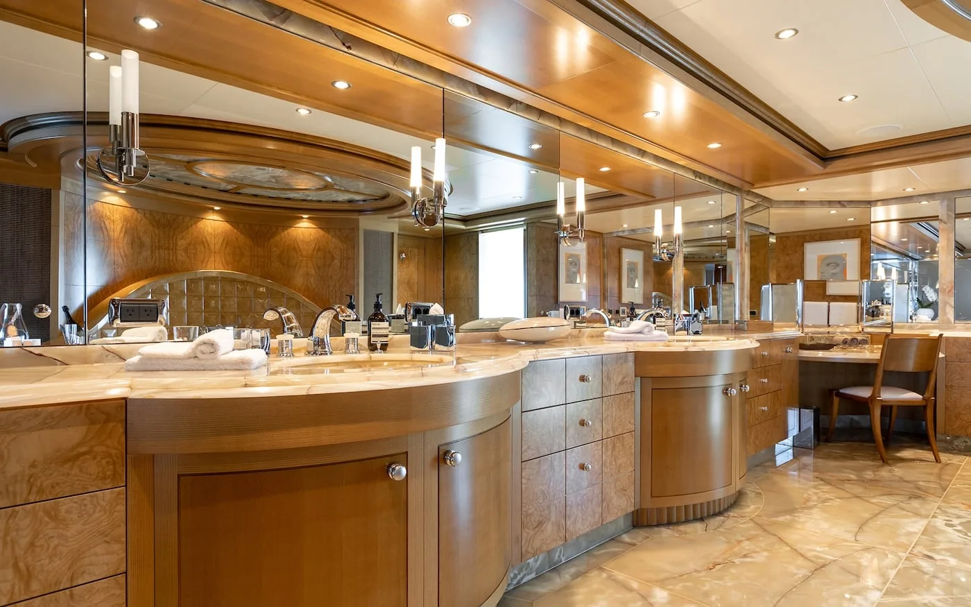 TREEHOUSE - photo 29 yacht charter Cannes