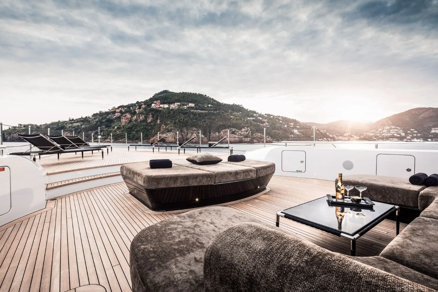TRIUMPH - photo 12 yacht charter Cannes