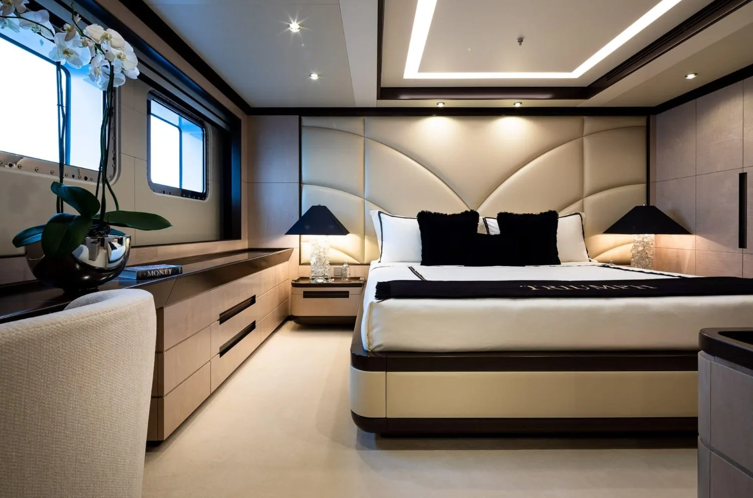 TRIUMPH - photo 26 yacht charter Cannes