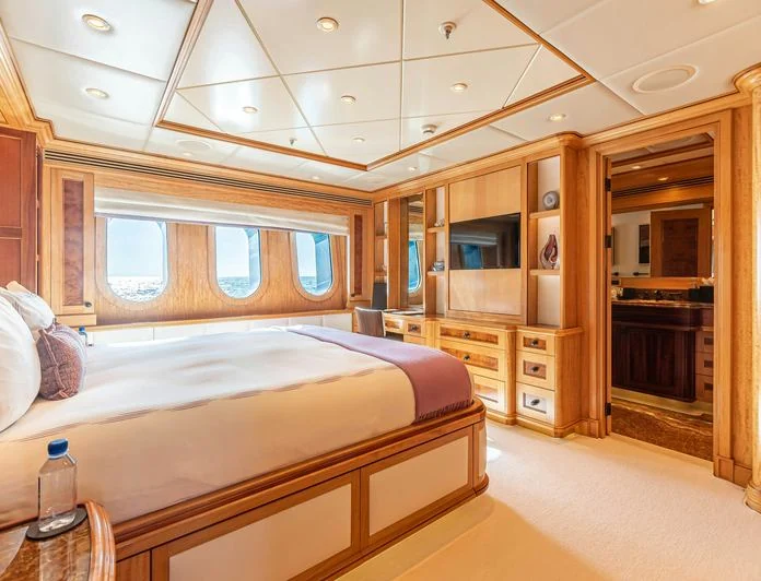 UNBRIDLED - photo 5, UNBRIDLED yacht charter