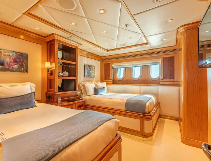 UNBRIDLED - photo 6, UNBRIDLED yacht charter