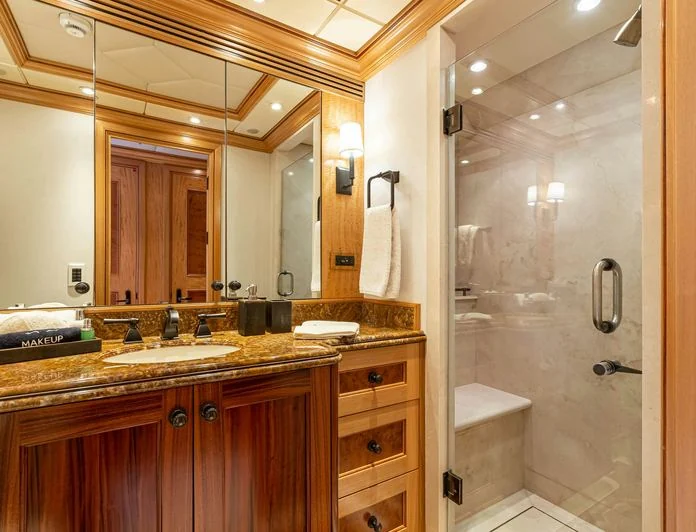 UNBRIDLED - photo 7, UNBRIDLED yacht charter